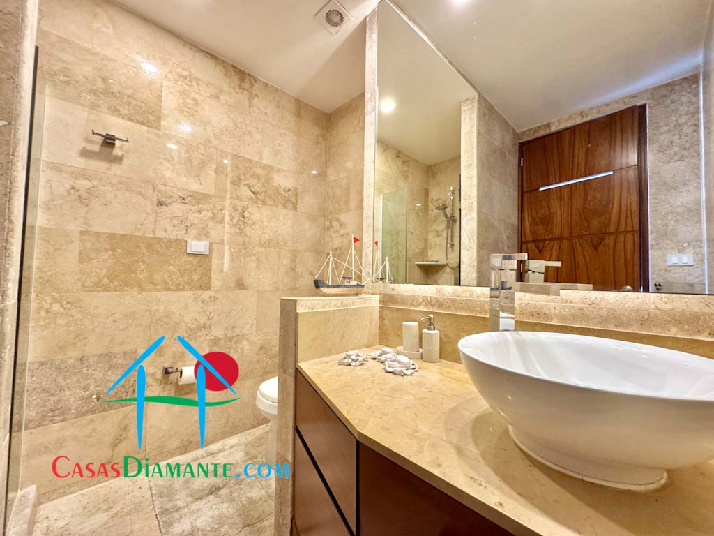Ocean Front 506 - Baño completo 1